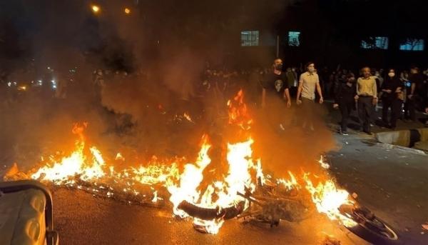 احتجاجات إيران تتصاعد مجدداً ورئيسي "يتوعد" منصات التواصل