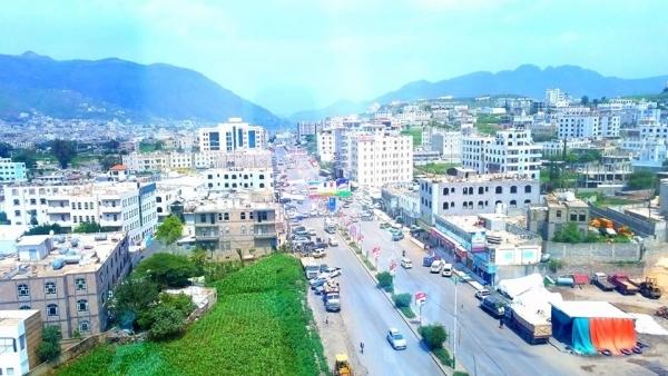 عصابة الحوثي تقتحم منازل مواطنين أغلقوا معملاً للخمرر في إب