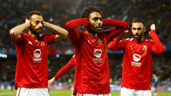 الفيفا يحتفي بنجم الأهلي.. إنجاز حققه الشحات ورونالدو وميسي