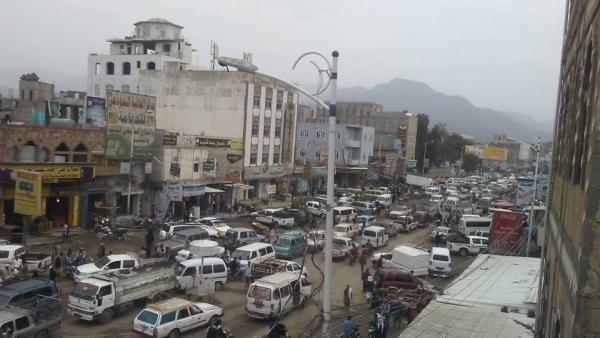 عصابة الحوثي تسرق سيارة طبيب في إب