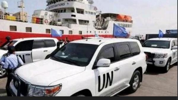 الحوثي يرسل تعزيزات لعناصره في جنوب الحديدة بعربات تحمل شعارات الأمم المتحدة