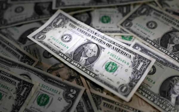 الدولار يرتفع إلى أعلى مستوى في 8 أسابيع مع تراجع الرهانات على خفض الفائدة