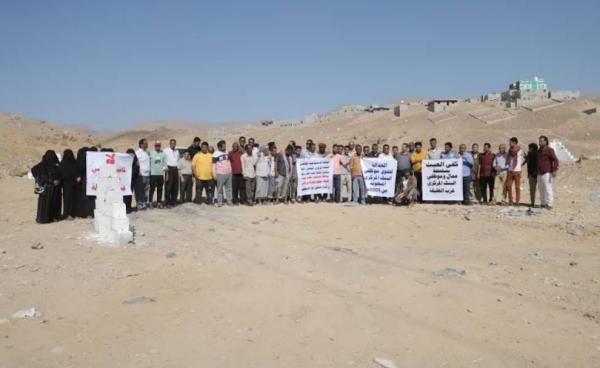 وقفة احتجاجية لموظفي البنك المركزي في المكلا