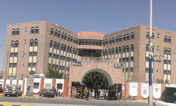 عصابة الحوثي تجبر التجار على الاستيراد عبر شركة تابعة لها