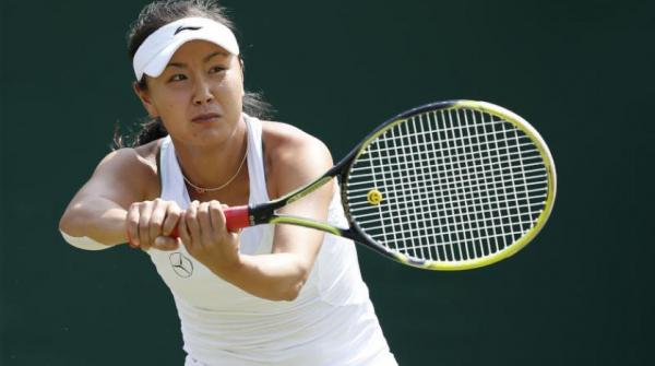 لاعبة التنس الصينية بينغ شواي تنفي اتهام سياسي بارز بالاعتداء عليها جنسياً
