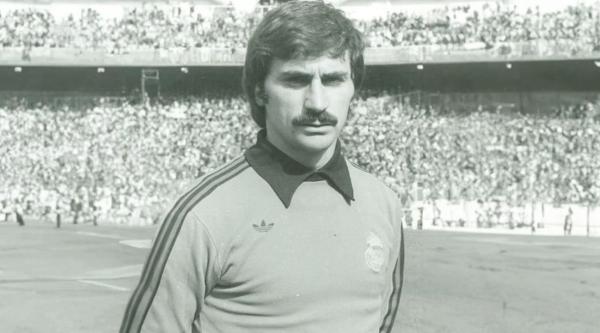 وفاة ميجيل انخيل حارس المرمى السابق لريال مدريد ومنتخب إسبانيا