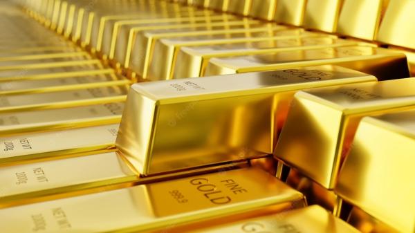 الذهب يتراجع مع صعود الدولار وتضاؤل الآمال في خفض أسعار الفائدة