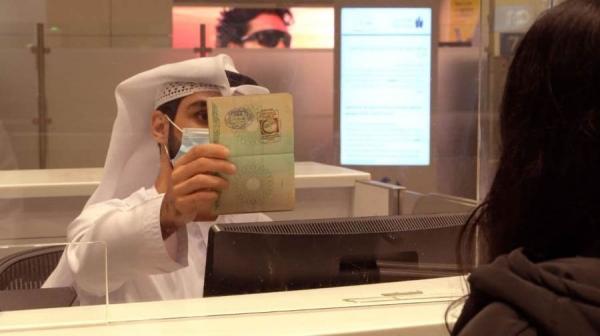 مطارات دبي تفاجئ المسافرين بختم المريخ الخاص جدا!