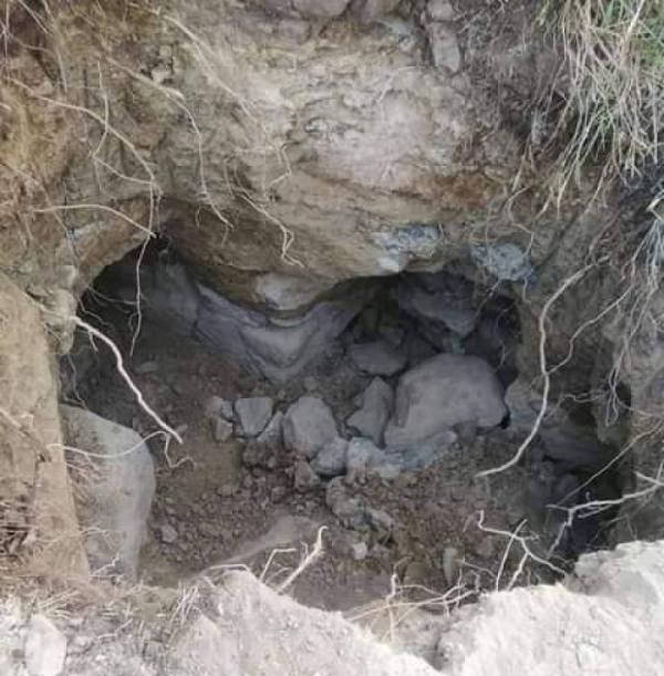 عصابة الحوثي تخريب مسجد ىثري في إب بحثا عن كنز 