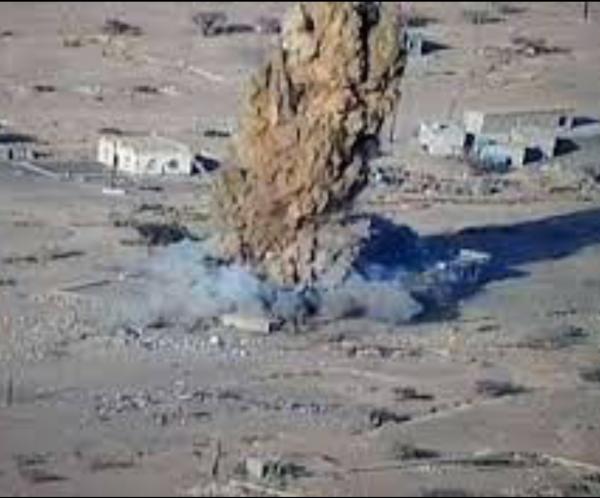 عصابة الحوثي تفجر 4 منازل في منطقة الزور بصرواح