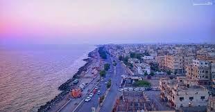 مسعى حوثي لاقامة جدار فاصل من الحاويات وتهجر سكان قرى جنوب الحديدة