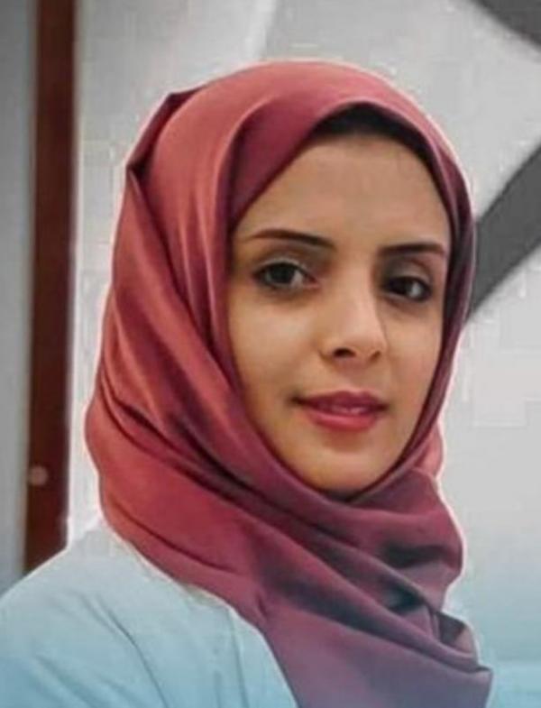 عصابة حوثية تتعرض لناشطة حقوقية وتنهال زينبياتها عليها بالضرب في صنعاء 