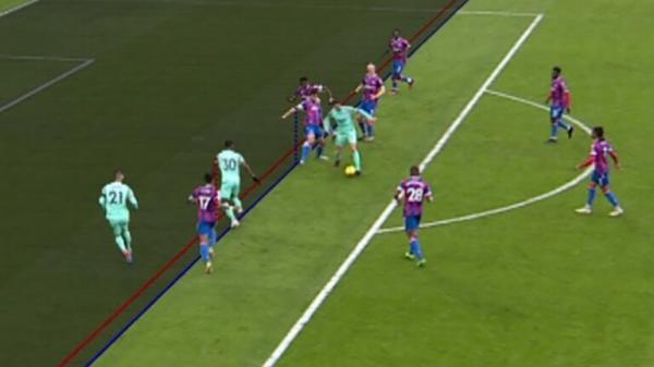 رسم خطوط التسلسل يتسبب باستبدال حكم مواجهة ليفربول وإيفرتون!