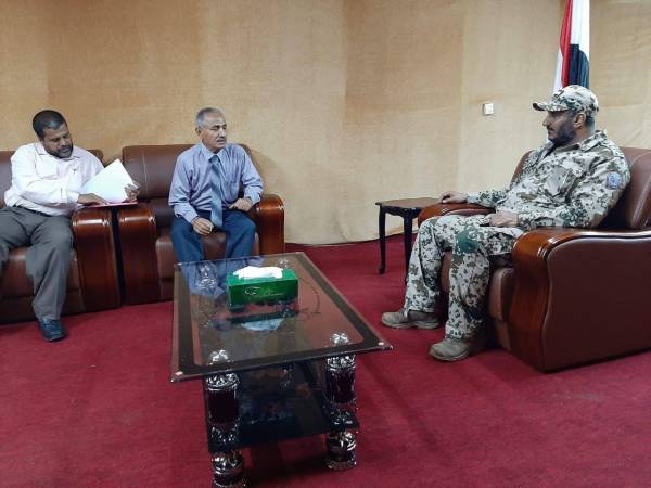 قائد المقاومة الوطنية يلتقي رئيس جامعة الحديدة ويشدد على أهمية فتح فروع في المديريات المحررة