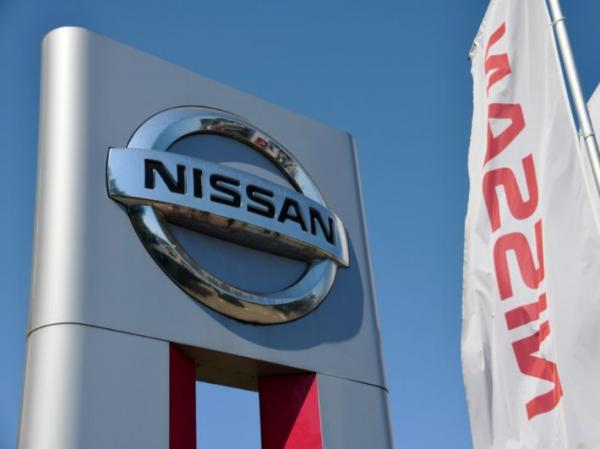 نيسان تستدعي سيارات قديمة لعيب في الوسائد الهوائية