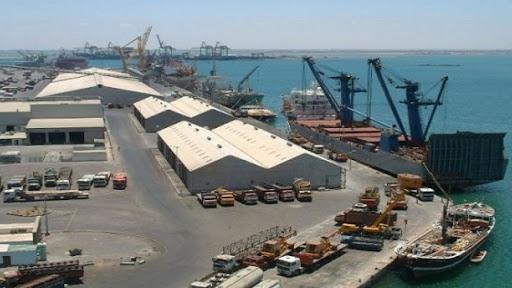 استأنف العمل بميناء المخا، تصدير أول شحنة من المنتجات الزراعية المحلية