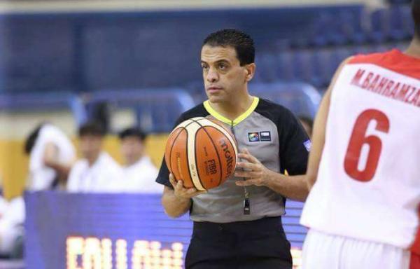 حكم يمني في نهائي كرة السلة العربية