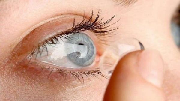 أمريكي يصاب بالعمى بسبب عدسة لاصقة
