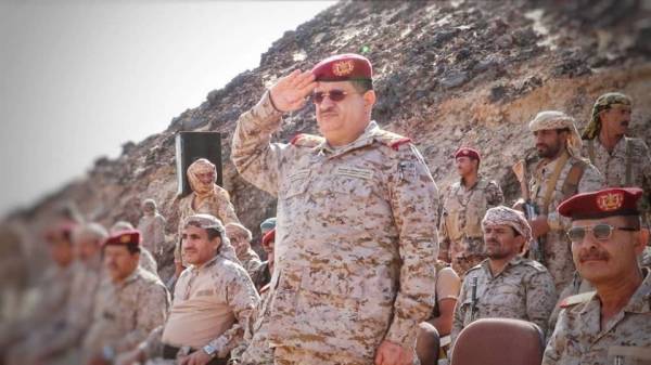 إصابة وزير الدفاع ومقتل وجرح العشرات من مرافقيه بانفجار لغم أرضي في مأرب - (تفاصيل)