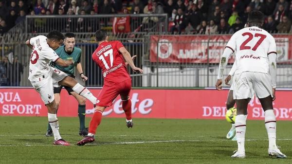 ميلان ينجز مهمته أمام مونزا بهدف برازيلي رائع