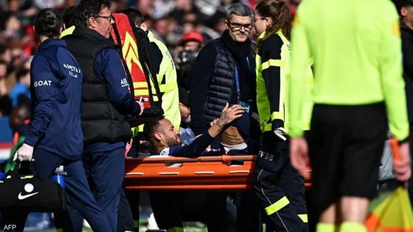 نيمار يغادر الملعب باكيا بعد إصابته أمام ليل