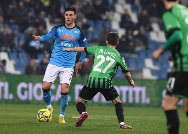 10 انتصارات تفصل نابولي عن لقب الدوري الإيطالي