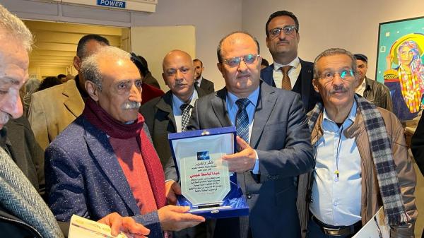 صحيفة "المنتصف" تكرم الفنان الكبير عبد الباسط عبسي والتشكيلي ردفان المحمدي 