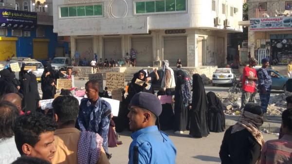 وقفة احتجاجية على تردي الخدمات في العيون بحضرموت