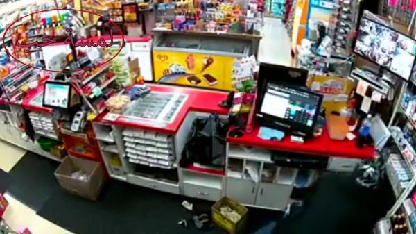 مغترب يمني ينجو من سطو مسلح على محل تجاري في امريكا 