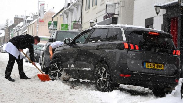 العاصفة "يونيس" تجتاح شمال أوروبا وتودي بحياة تسعة أشخاص