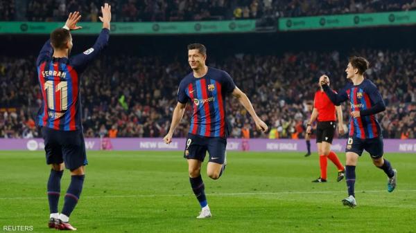 برشلونة يتخطى قادش بسهولة ويحافظ على فارق الـ8 نقاط