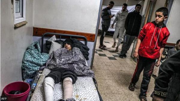 حرب غزة: الأطباء يضطرون لترك المرضى يصرخون لساعات متواصلة في غياب مسكنات الألم