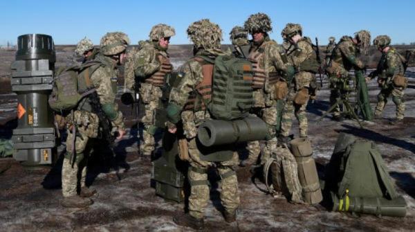 دول الغرب تحث رعاياها على مغاردة روسيا فوراً 