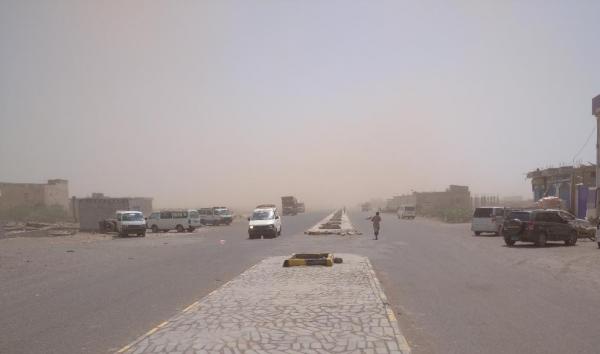 مركز الأرصاد يحذر من أمطار متفرقة على الساحل الغربي 