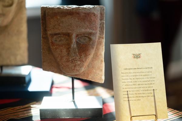 سميثسونيان أمريكية تعتزم إعادة 77 قطعة من آثار اليمن المنهوبة