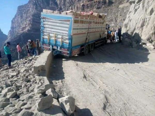 حادث مروري يتسبب في إنقطاع مؤقت لطريق هيجة العبد 