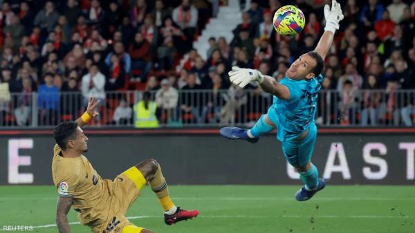 برشلونة المتصدر يتلقى خسارة مفاجئة أمام ألميريا