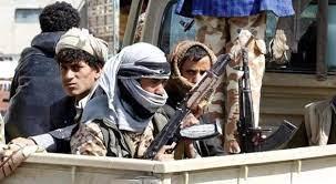 عصابة الحوثي تدفع بتعزيزات إلى الضالع ولحج 