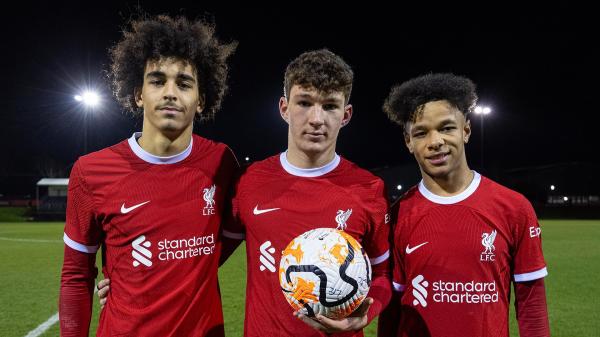 الشابان دانز وكوماس يقودان ليفربول لدور الثمانية لكأس الاتحاد الإنجليزي