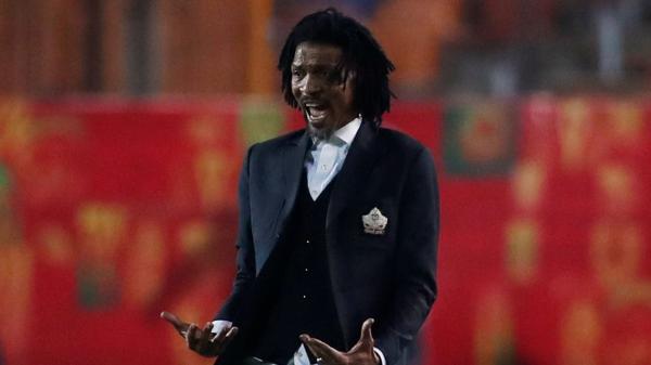 قبل مواجهتي الجزائر الحاسمتين.. الكاميرون يعين سونغ مدرباً