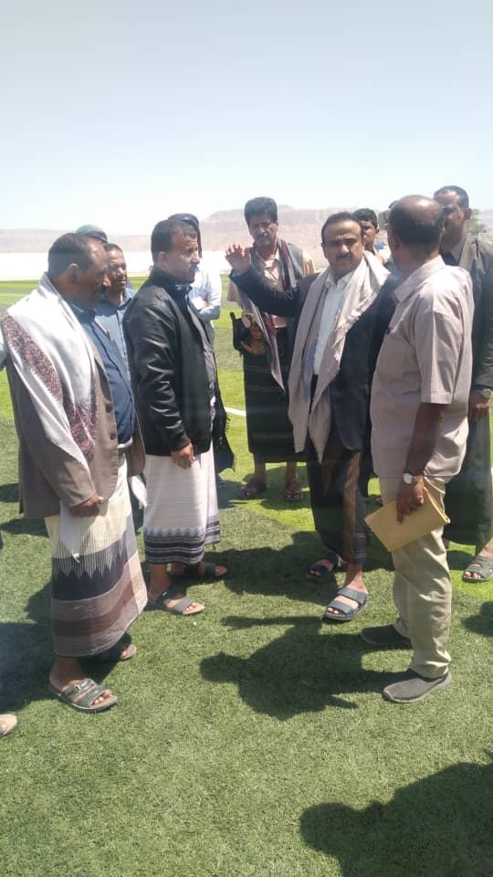 محافظ شبوة العولقي يزور ملعب الفقيد ناصر الخليفي قبل انطلاق دوري أبطال المحافظات لكرة القدم