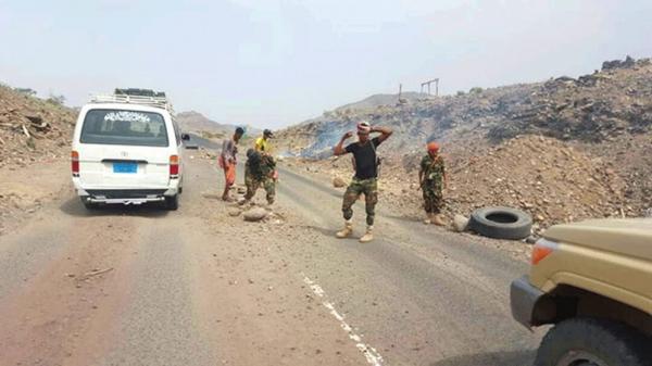 مسلحون في طور الباحة يستولون على حصة تعز من المشتقات النفطية 