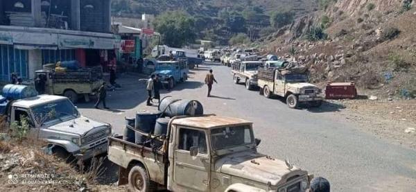 تعز.. أزمة الوقود تعاون مشترك بين الاصلاح والحوثي (تهريب النفط)