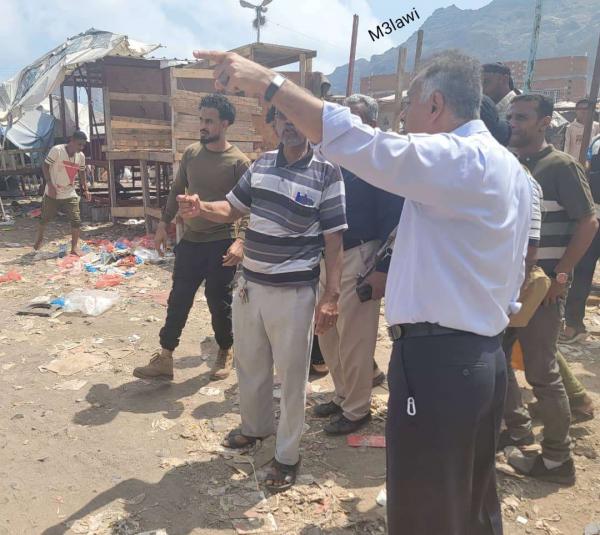 حملة إزالة هياكل السيارات في سوق القات بالمعلا بعدن 