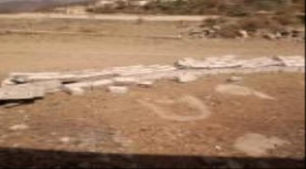 عصابة الحوثي تعتدي على مقبرة في إب