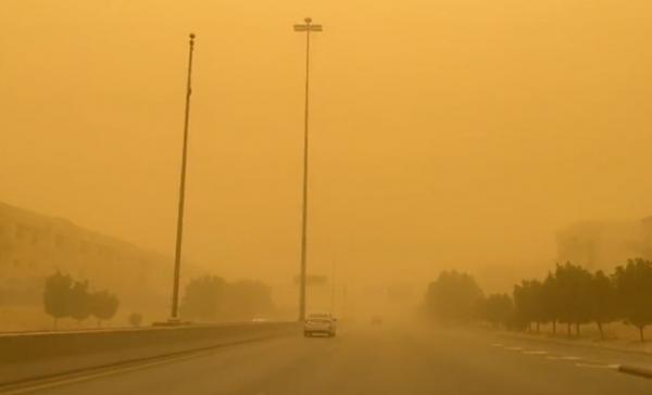 السعودية ..عاصفة رملية تجتاح هذه المناطق