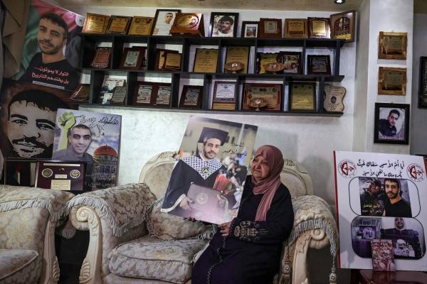 «لا أنام»... مأساة والدتي فلسطينيين قُتلوا برصاص إسرائيلي أو اعتُقلوا