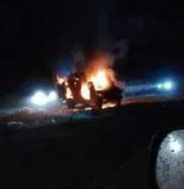 عصابة الحوثي تنهب وتحرق منزل امرأة في تعز