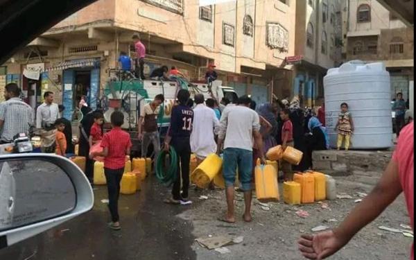 دخول أطفال العناية المركزة بتعز  نتيجة سقوط خزان سبيل على رؤوسهم 