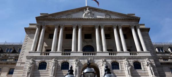 بريطانيا تدرس محاولات للحد من آثار انهيار بنك "إس.في.بي"